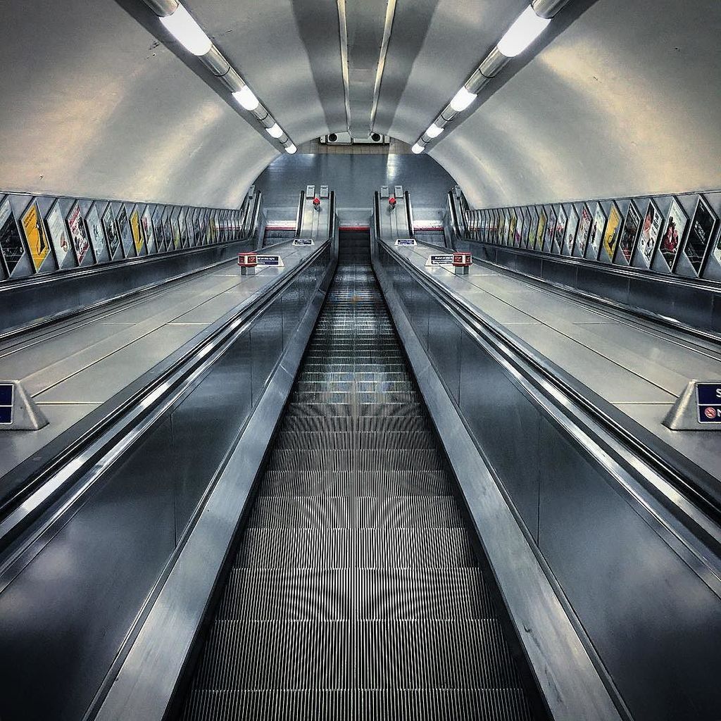 WilliamBesse's tweet photo. Morning everybody 
Today's #PictureOfTheDay is another #iphoneography picture 
#London #tu… https://t.co/7ASqPxwzwb https://t.co/0kJNXzm6yN