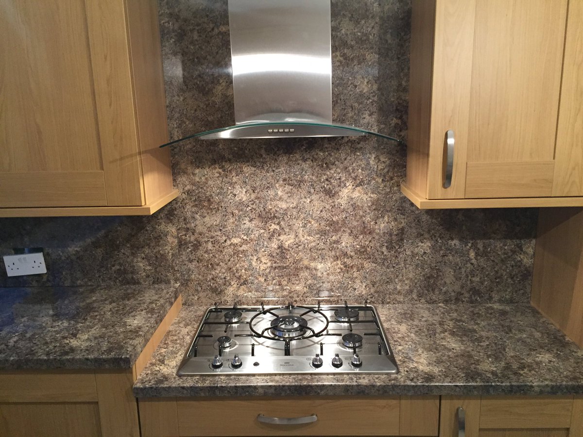 tbjandp's tweet photo. Small 2 section kitchen on 2 levels (after) integrated appliances with full height splashback. #sheffieldissuper l https://t.co/HcFreIOKpx