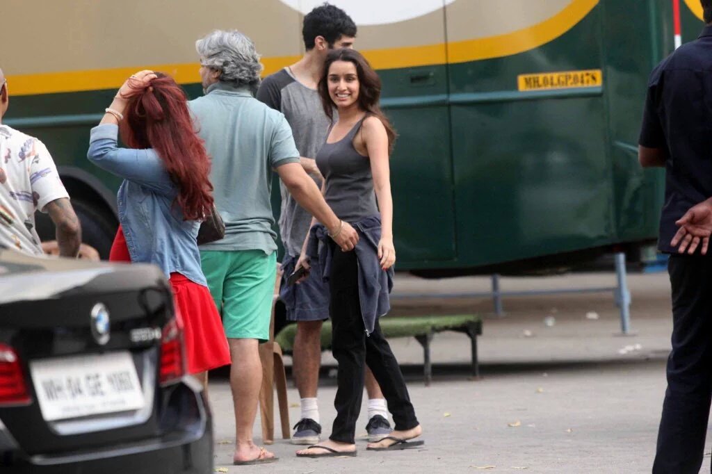 celebsfworlds's tweet photo. #AdityaRoyKapoor and #ShraddhaKapoor were spotted at Mehboob studio. #Bollywood #FreeKesha #bollyknickers #NZvAUS https://t.co/dARQU5y9p8