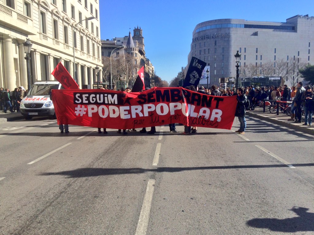 _ittos_'s tweet photo. Comença ara la manifestació en homenatge a @PabloMolano_ #SembremosPoderPopular https://t.co/gGc7SAoMYg
