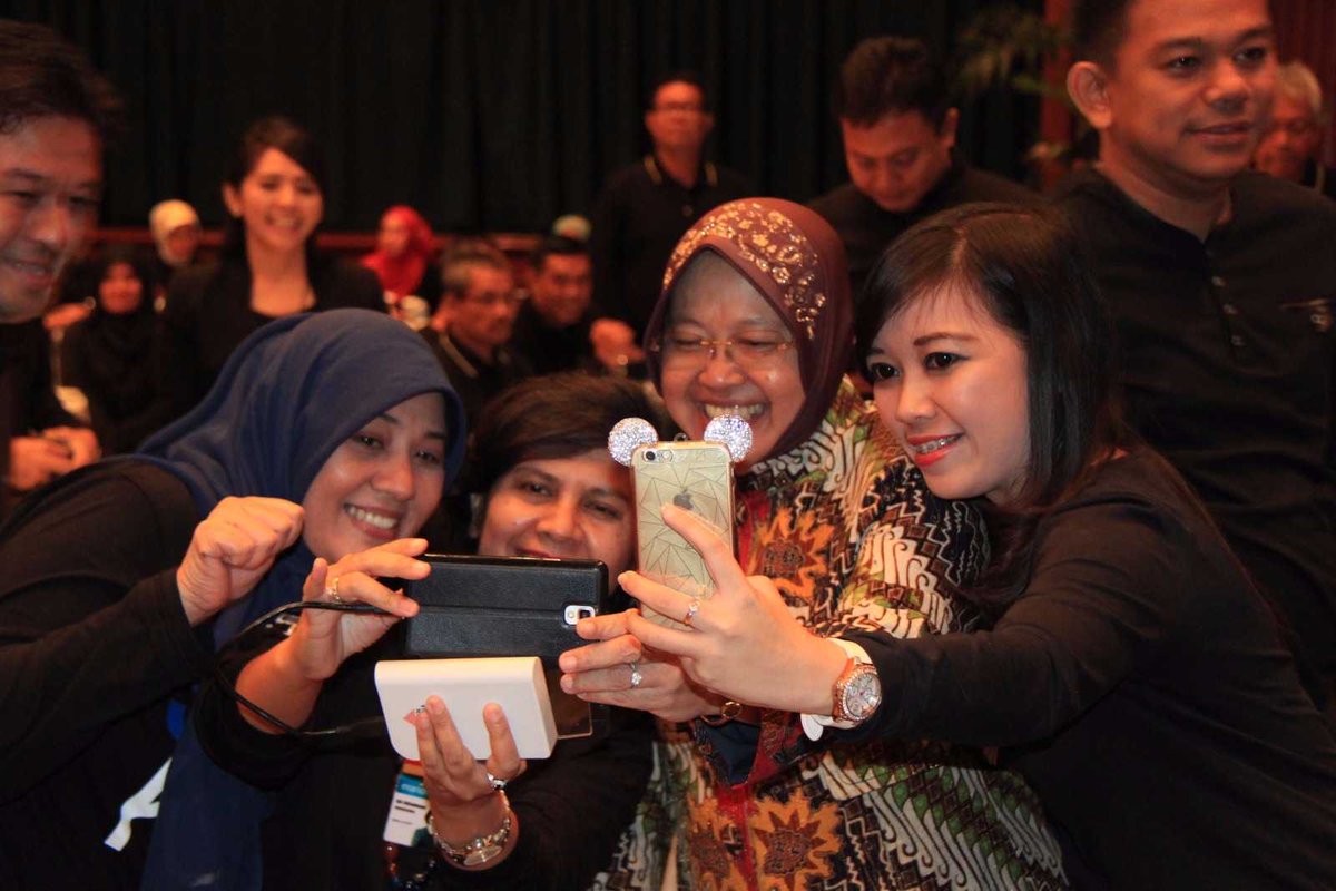 agushwidodo's tweet photo. Kedekatan Mandirian dgn Ibu Sby.... https://t.co/F0BXTIxK1w