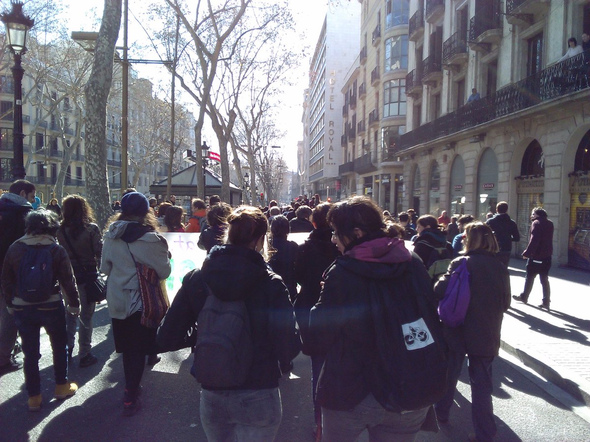 Selenita_So's tweet photo. Recordar somrient. Recordar ballant. Recordar lluitant. #PoderPopular #CrearPoderPopular #SembremosPoderPopular https://t.co/aOKp9gsf1H