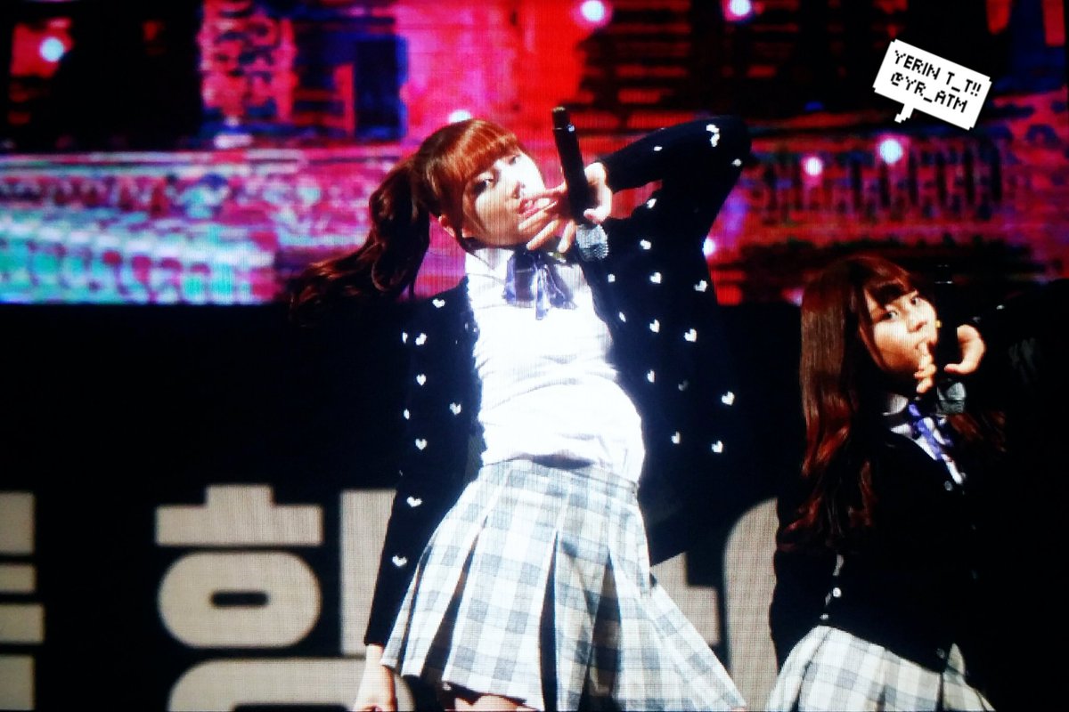 160220 kt 기가 레전드 매치 #여자친구 #예린 <a href="/GFRDofficial/">여자친구 GFRIEND</a> 
* 나라가 허락한 유일한 스팀팩.... 정옌니..... 🙈🙈