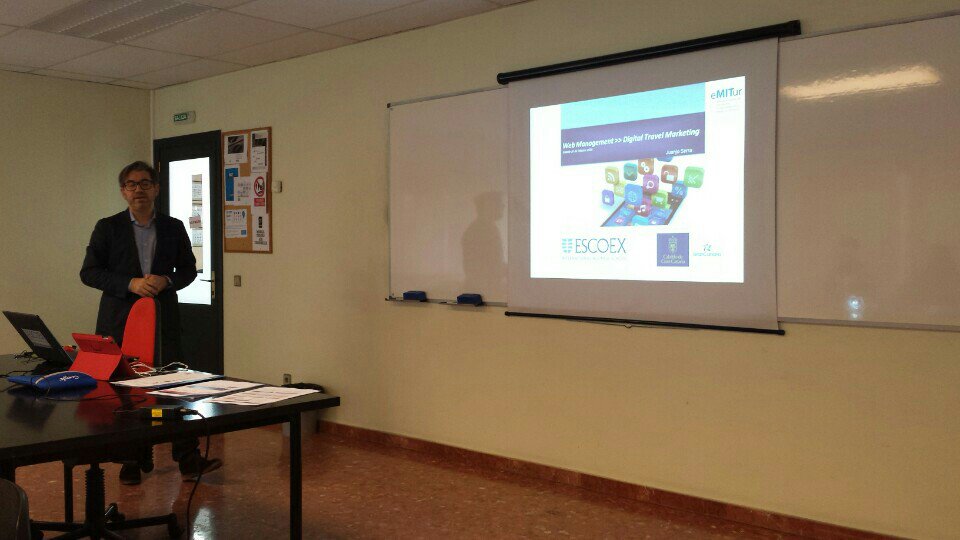 gomezdelamata's tweet photo. Digital Travel Marketing con el crack @JuanjoSerra en #eMITur de @Escoex https://t.co/h2RqJ6hab0 https://t.co/wn1CNJNPUf
