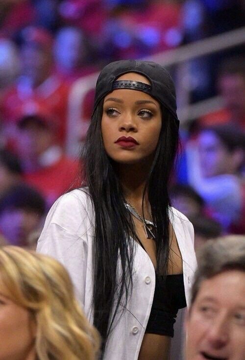 Happy birthday <a href="/rihanna/">Rihanna</a> 👑💞