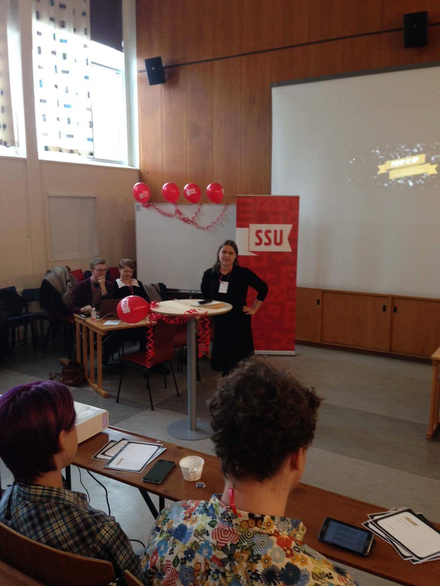 SSUkronb's tweet photo. Susanna Lif var ombudsman för SSU-distriktet 1998 och hälsar nu från partidistriktet på #pamp2016 https://t.co/FhjSK9uYE9