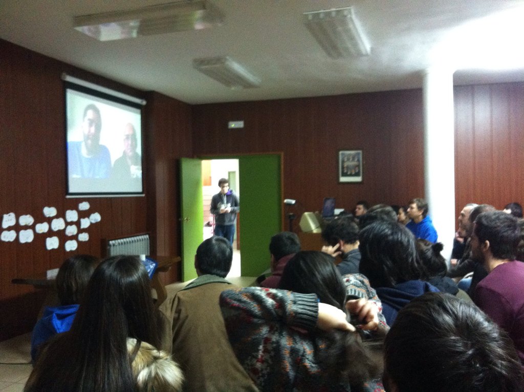 SalleJovenVA's tweet photo. Compartimos la mañana con los hermanos que trabajan en el Proyecto Fratelli #EncuentroUniversitario16 https://t.co/Qvl0WSJwvf