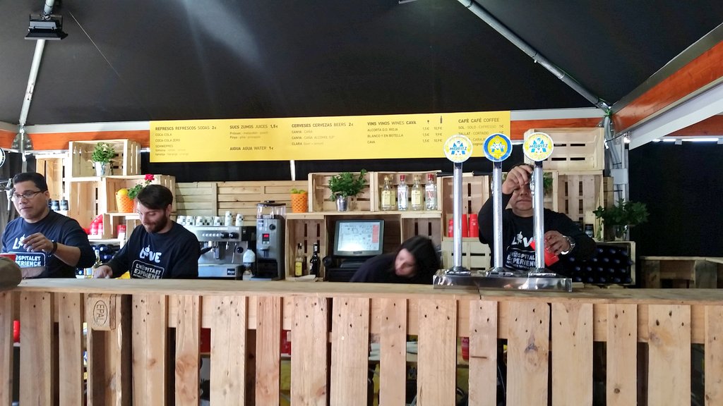 gemaesantiago's tweet photo. No te pierdas la carpa de #LHexperience Tapas, Música y cerveza https://t.co/CxpvSb3DwO