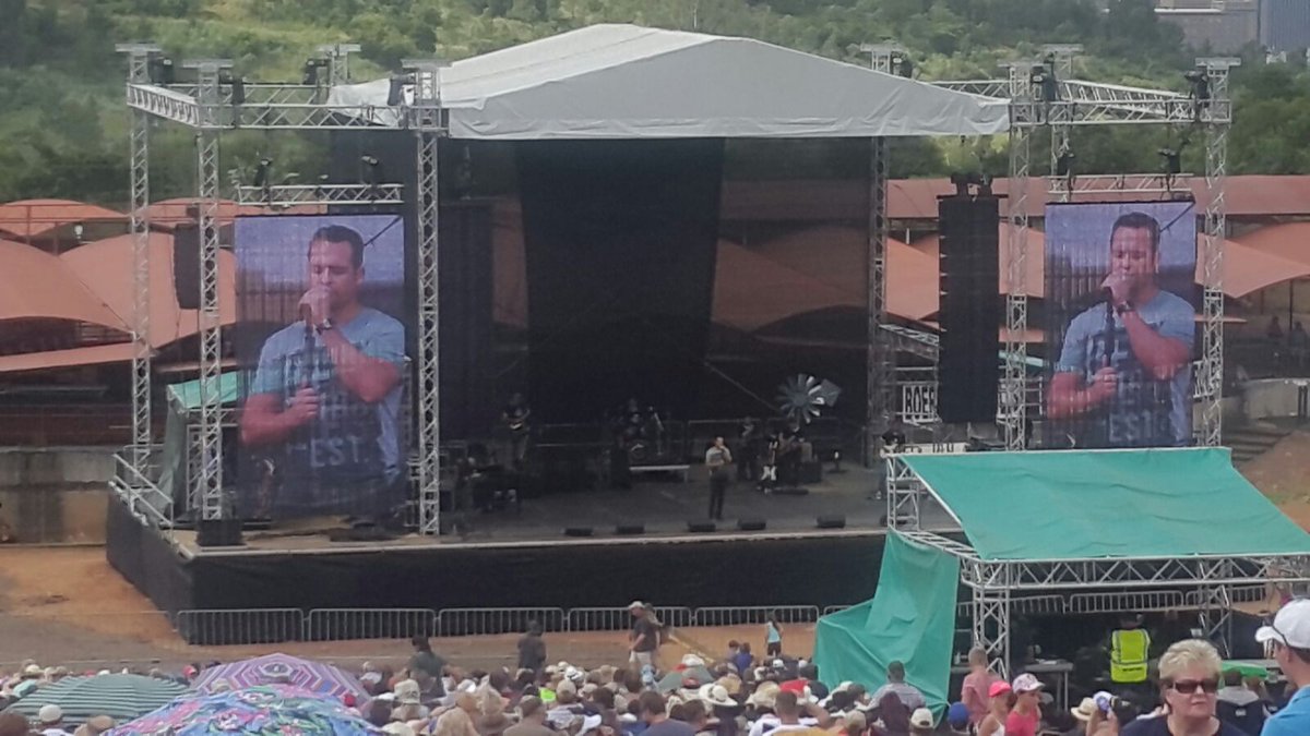 Groot voorreg om deel van die <a href="/MannaVirBoere/">Manna vir die Boere</a> konsert te wees. Dankie aan elkeen wat kom saam kuier het.