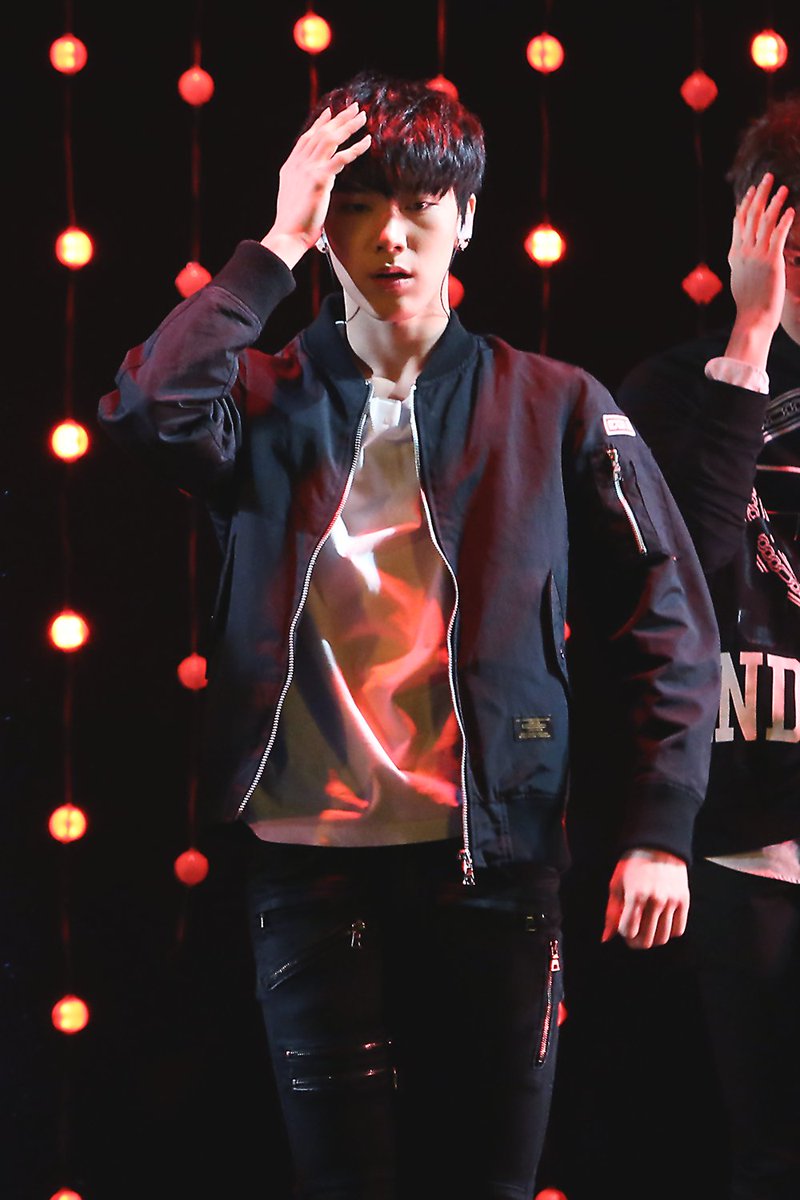 당분간의 업로드는 없을 예정입니다.
farm2.staticflickr.com/1641/245191953…