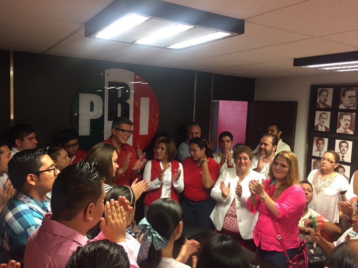 RJXMex_Tab's tweet photo. "Esta generación podemos, queremos y sabemos ganar" @CJamesBarousse  en el encuentro con jóvenes. @LILIANAMADRIGAM https://t.co/ARQRqrZQ4F