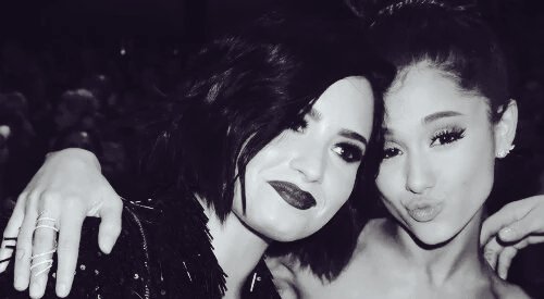 Azrablaq's tweet photo. #VoteArianaGrande #KCA https://t.co/u1lqbFAiVb
