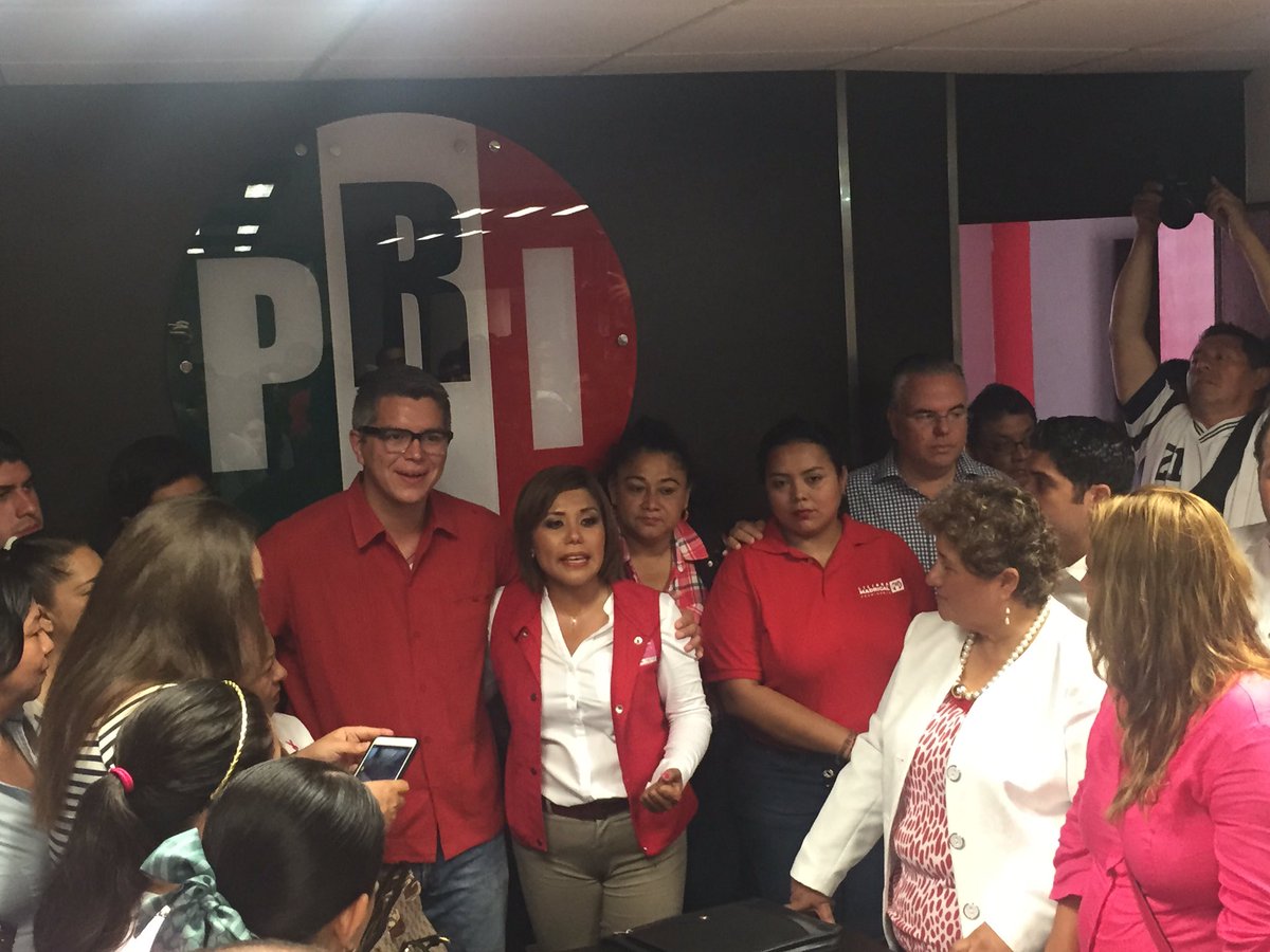 RJXMex_Tab's tweet photo. "Sacaremos adelante al centro" @LILIANAMADRIGAM en un encuentro con jóvenes, junto a @CJamesBarousse @Mariteno012 https://t.co/khMjRNiprC