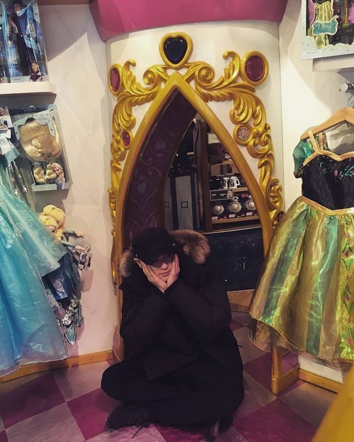 xaviera_a_r's tweet photo. “@_real_pcy_: 🙈 #Chicago #DisneyStore https://t.co/SmrTsyx8OC”👏😍