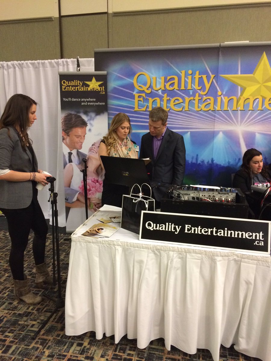 DominiqueBridal's tweet photo. @QEServicesInc and @piperavedesign working hard @TieTheKnotShow https://t.co/yFy9EQeC4v