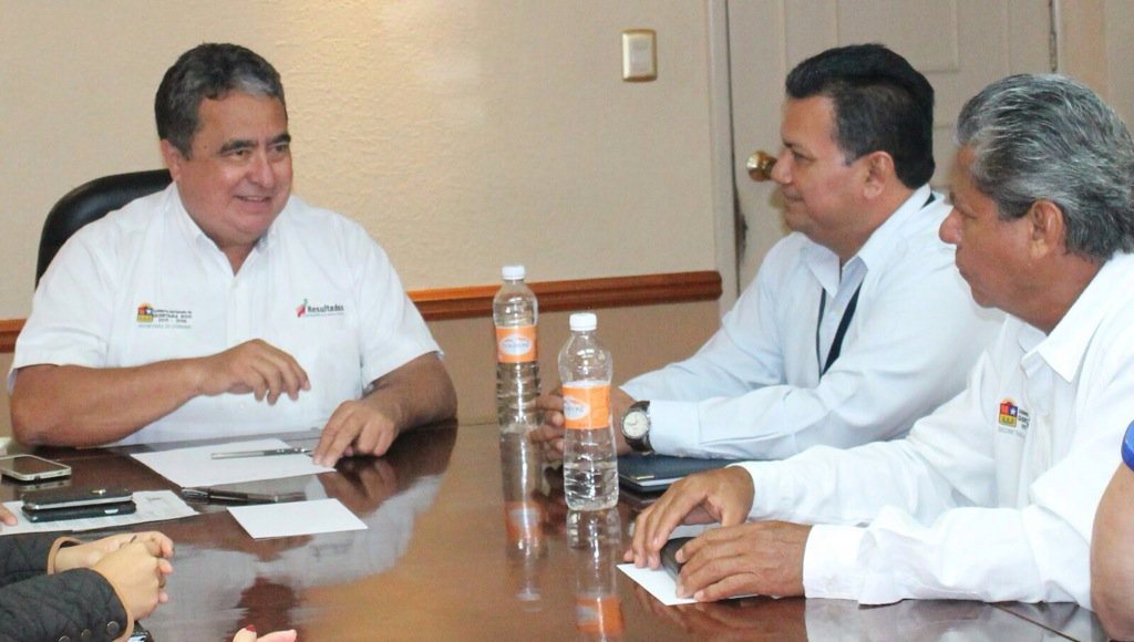 SurUvm's tweet photo. @GMendicuti1 es el único que garantiza resultados y oportunidades en #QRoo @MFBeltrones @CarolinaMonroy_ @EPN https://t.co/2qlcszvKuE
