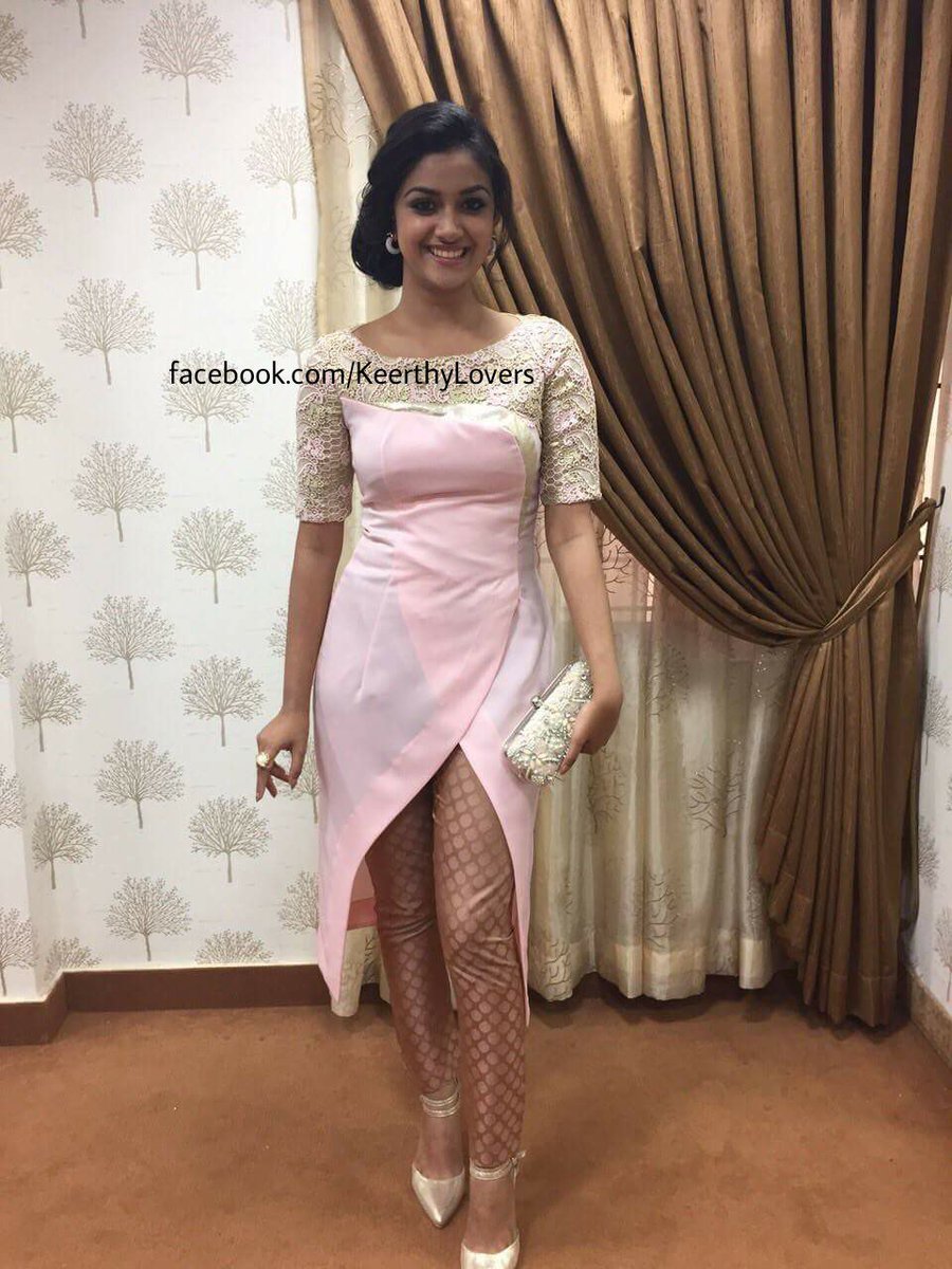 KeerthyLovers's tweet photo. When A #FashionDesigner Turns Into A #RisingStar 😘 @KeerthyOfficial  😍 👌
#Vijay60 #Thalapathy60 #REMO https://t.co/rl6heWGt6g