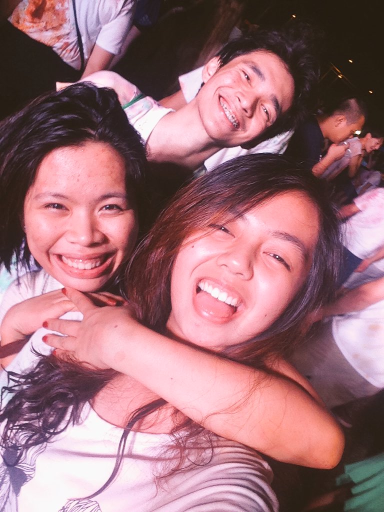 RaeAllyza's tweet photo. Last night 🎉💕 @Holy_Grey @ivyalinios #Colorama2016 https://t.co/g1g6odR6N6