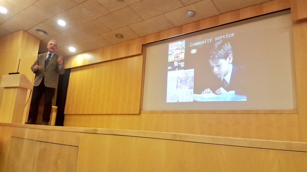 ViaroSchool's tweet photo. #Global #CharacterMarks, #CommunityService, #Teams, #ServiceLeadership... Expliquem les bases fonamentals de Viaró https://t.co/zOfmT9haNf