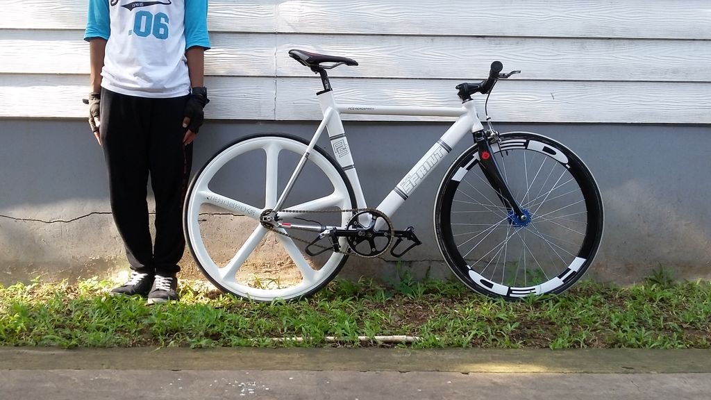 Captain___cribo's tweet photo. Wts fullbike atau mutil perset jg bisa frame aerosprint fork carbon size 52. Japri aja 228AC319 #fnfjb #fpjb #rbjb https://t.co/YefS8QB0aE