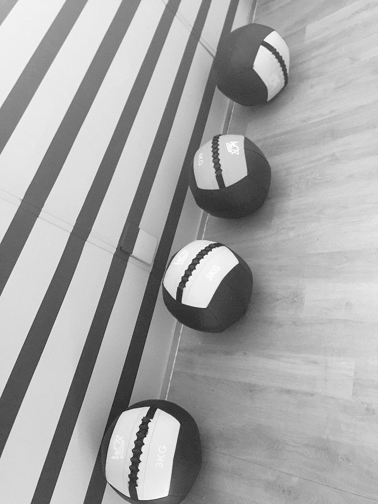 AFboutiquegyms's tweet photo. Clean #wallballs ready for our early HIIT #BallsandBells workout next week. #heateffect fat loss BMR's on the rise💪🏻 https://t.co/cmAip7HrVA