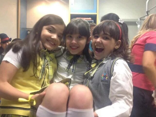 milisguida_de's tweet photo. @Marcy_Guerraa  @carmen_carrilho 

Amigas pra sempre! https://t.co/HeC99Yyise