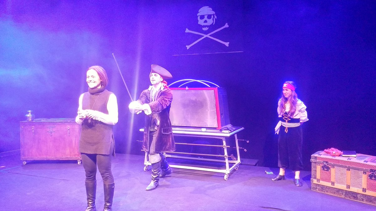 twitbutaca's tweet photo. Sin duda @GuilleMrtnez suelta el ancla de #ArtAttac y surca la magia en un espectáculo divertido en @teatrosluchana https://t.co/MLrAf7hA2j