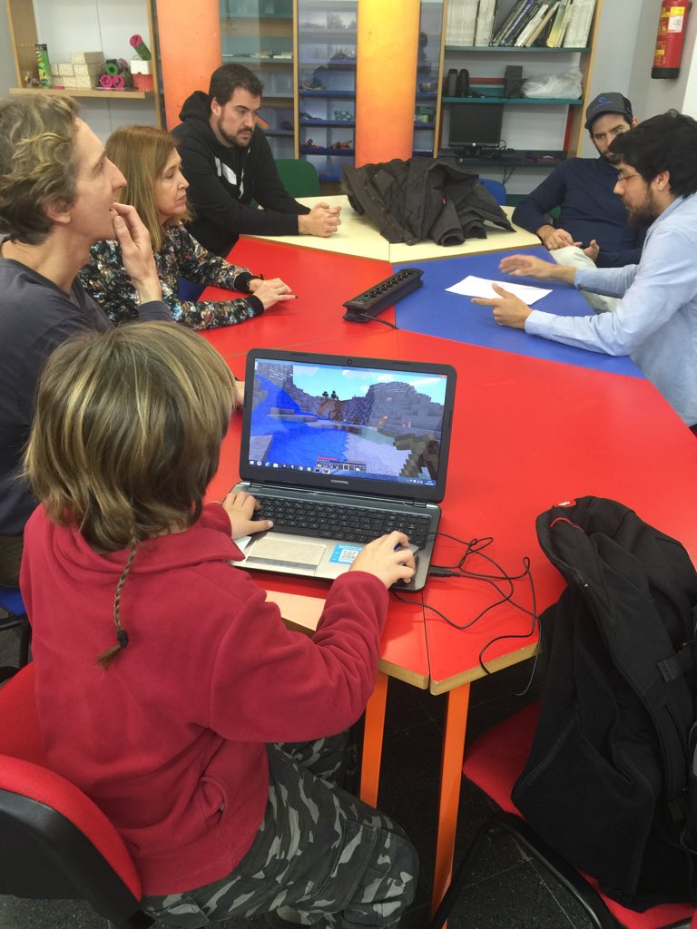 coderdojomj's tweet image. Esto marcha! #majadalab y @coderdojomj maquinando juntos 😝🤘🏼👾 @pablogfb @HugoMatGom