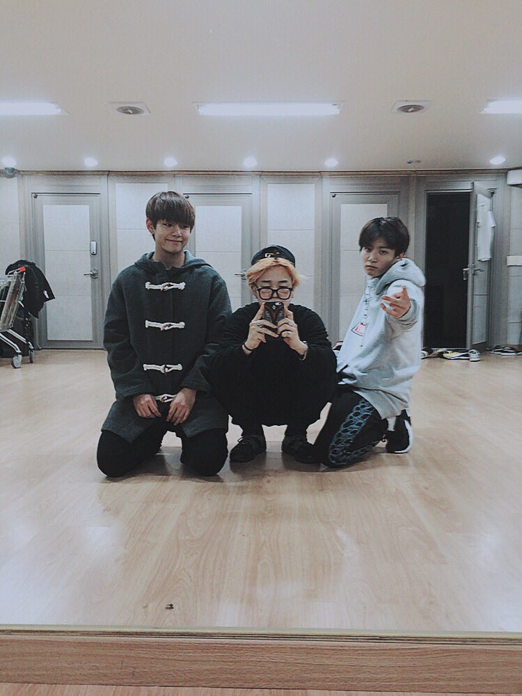 AngelMiyoung28's tweet photo. MAKNAE LINE ------
VMINKOOK ☻ https://t.co/0qoZCgU7FX