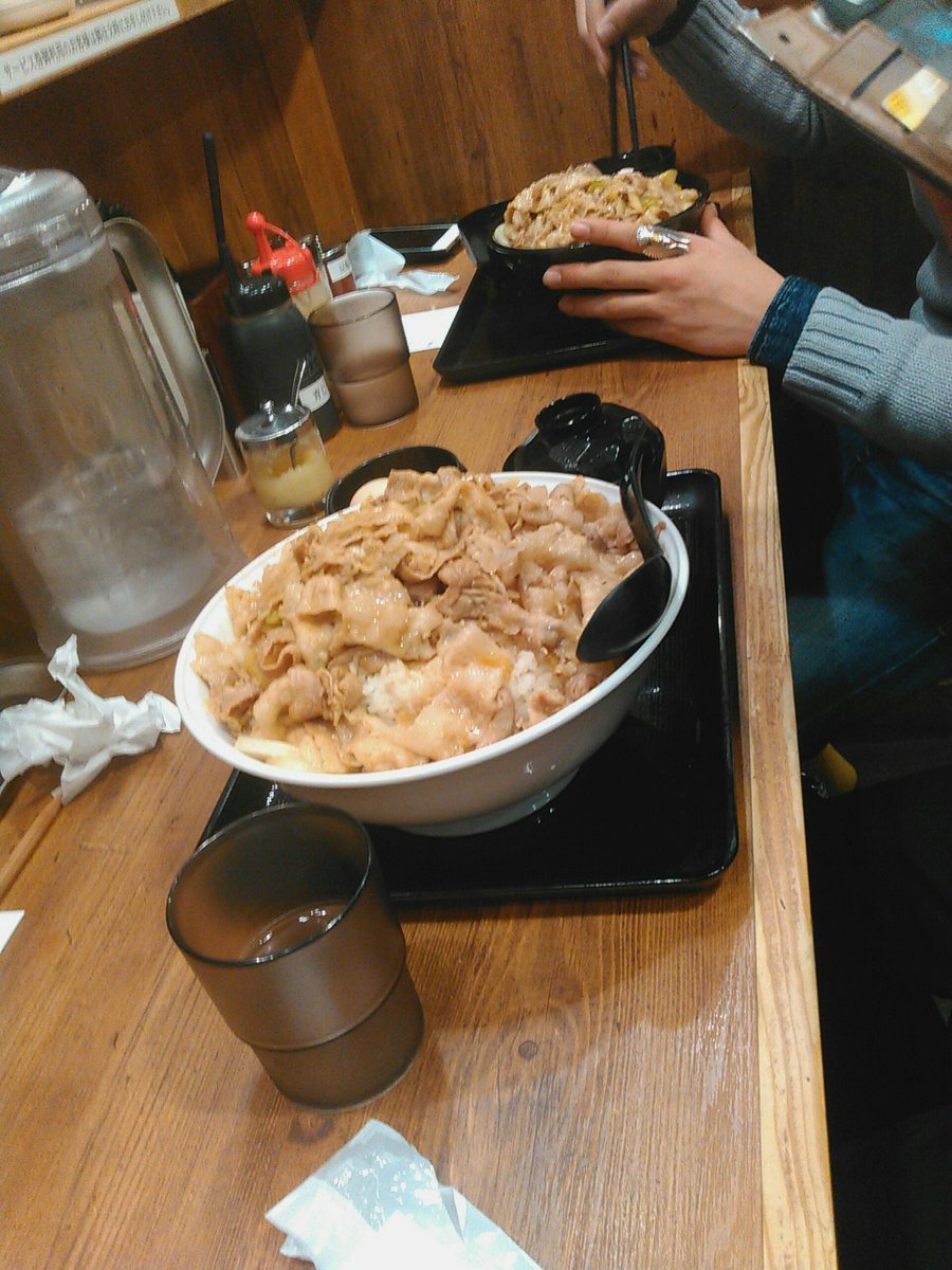 会議おわってから、スタミナ丼！！
たべすぎて腹痛い(笑)