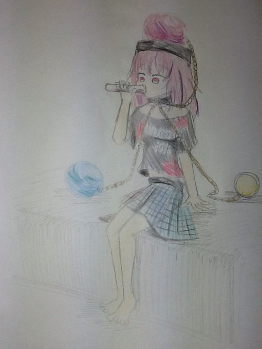 何かを飲んでるヘカーティア 