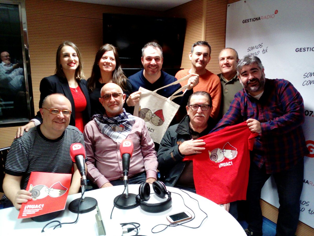 veusdefesta's tweet photo. Hoy a las 17h en @GesRadioVal #veusdefesta. Hoy día de fallas con @oopsplanet_com y @DonFalleret . #107.1 https://t.co/ccjACRIRjY