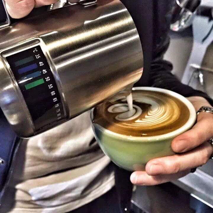 Milk pitcher with thermometer ensure the exactly temperature for latte art