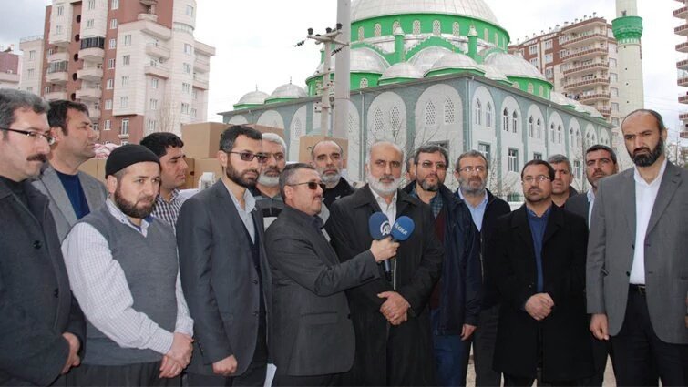 GazzeDirenisi_'s tweet photo. HÜDAPAR'ın çağrısıyla Sur'daki muhacirlere yardım kampanyası başlatan İslami STK'lar, 5500 aileye yardım ulaştırdı. https://t.co/KCsTjmh0tU