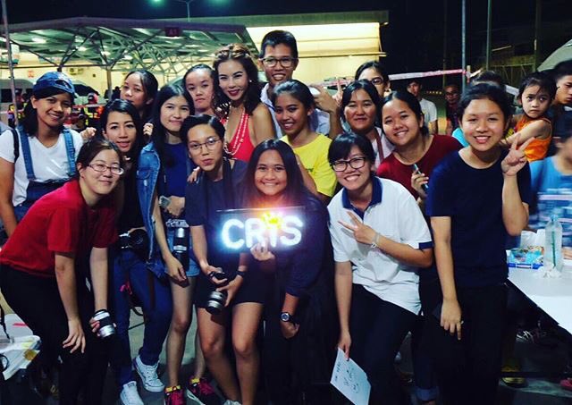 CrisHorwangLuv's tweet photo. สู้มาก #แฟนคลับ เช่ารถตู้กันมาถึง #สระแก้ว 👏🏻👏🏻👏🏻 😘😘😘 #love #seeyouagainnexttime 🎤🎤 #toyotarevo ™crishorwang https://t.co/YrzYNJczBe