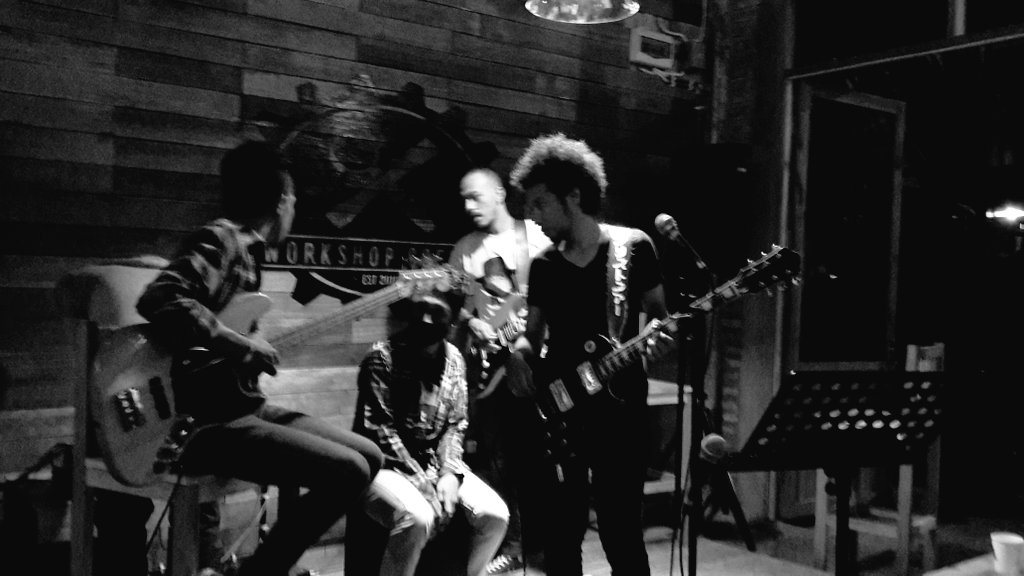 MalukuBaronda's tweet photo. Ikan asar band perform at soft opening #workshopcoffeeAmbon now #ngopidiambon https://t.co/8ctuLWxvrG