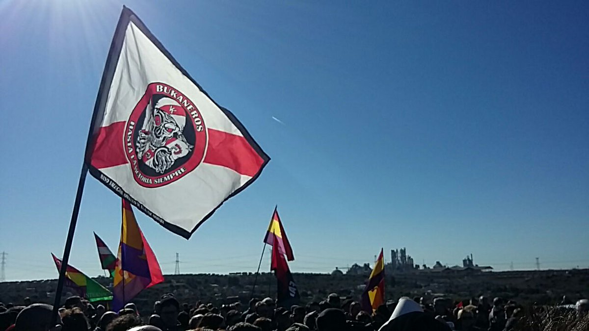bukaneros92's tweet photo. Memoria, dignidad y lucha. ¡Vivan las Brigadas Internacionales! https://t.co/QbGERM6ggf