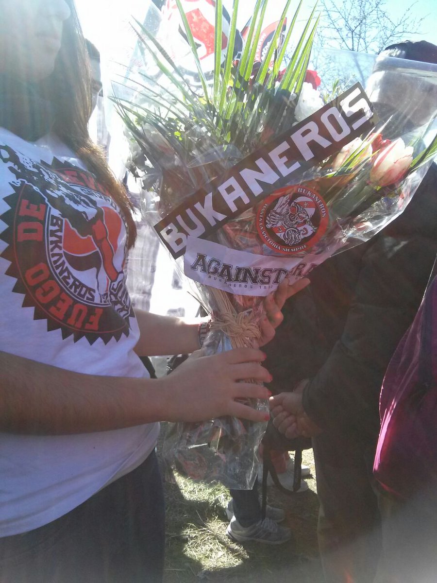 bukaneros92's tweet photo. Memoria, dignidad y lucha. ¡Vivan las Brigadas Internacionales! https://t.co/QbGERM6ggf