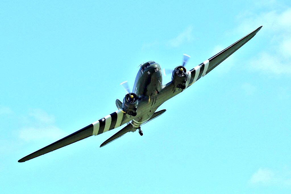 anthonylillis's tweet photo. Giving the old girl some stick @GlidingZone @Seb_Lanc99 @RAFBBMF https://t.co/gDWgj9F5FW