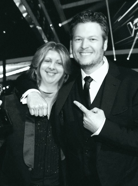 ClaraMama11's tweet photo. BS is in the "D" and guess who is VIP??? THIS girl! #2morrowCanw8til2morrow #BlakesBoo #VIP @blakeshelton https://t.co/yujH1L2QbZ