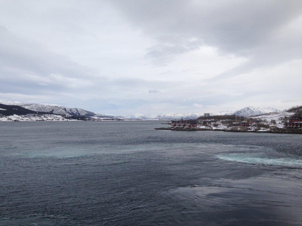 iRNY's tweet image. Writing for a game but also admiring the view and listening to some lovely piano music. Well 2/3, anyway. #splashjam