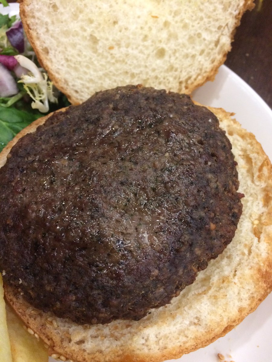 Chefsoutlook's tweet photo. I've had better burgers at hotels https://t.co/sEgcLnkw1p