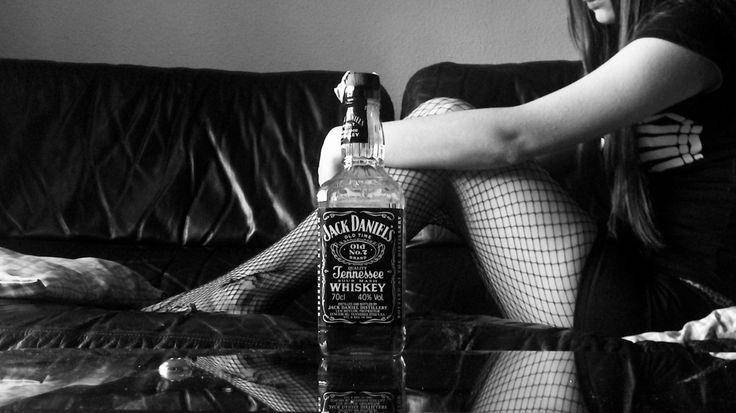 Beautiful women and whiskey

skyehipflasks.com/blogs/news/114…

#hipflask #whiskey #whisky #gin #vodka #flask #women #beauty
