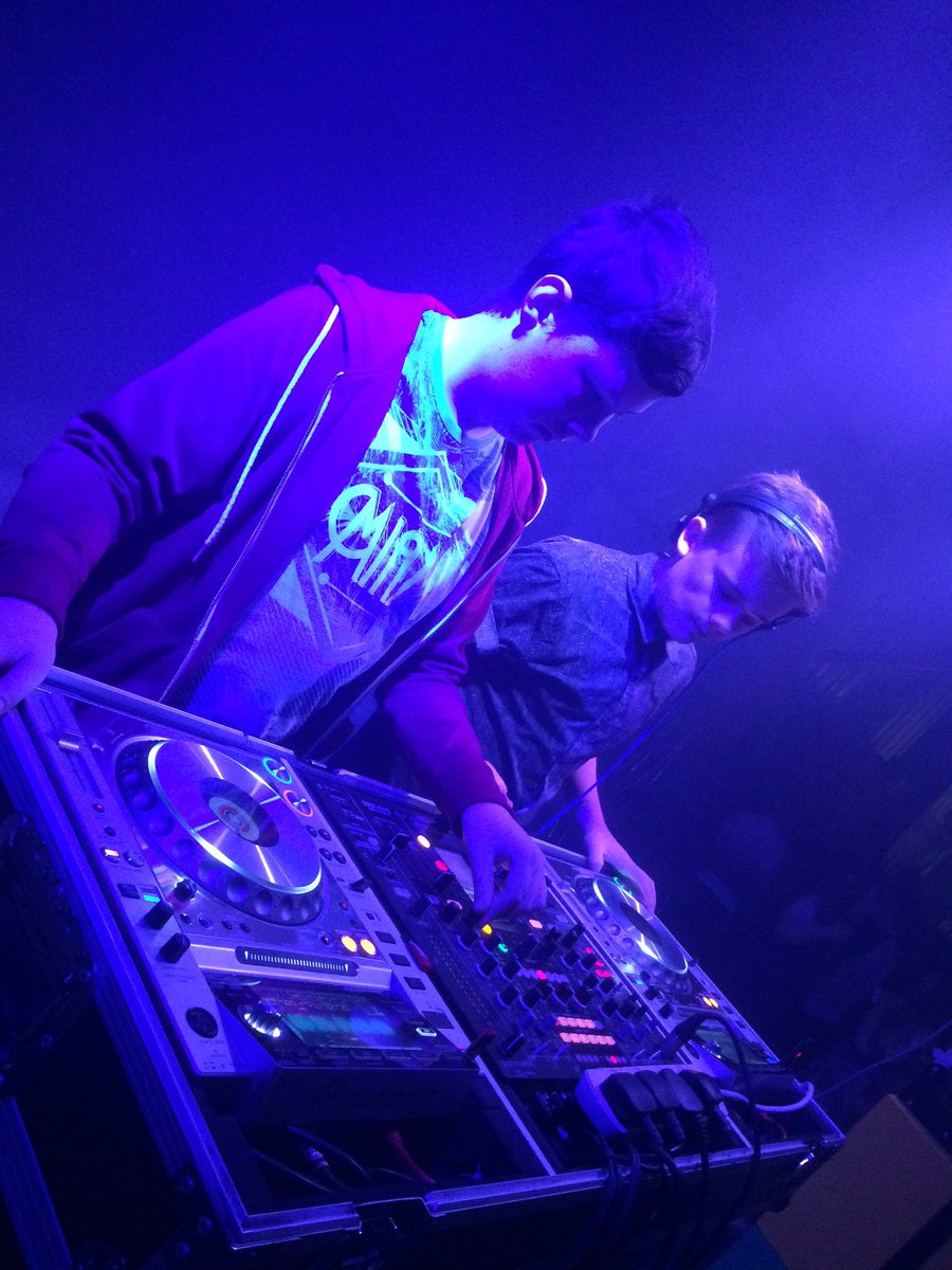 MartinDibble's tweet photo. @HawthornHighSch more pics of your students on DJ'n at our #bounceevent #martindibble #djworkshops #RCT brilliant https://t.co/vAB6GZQ1zd