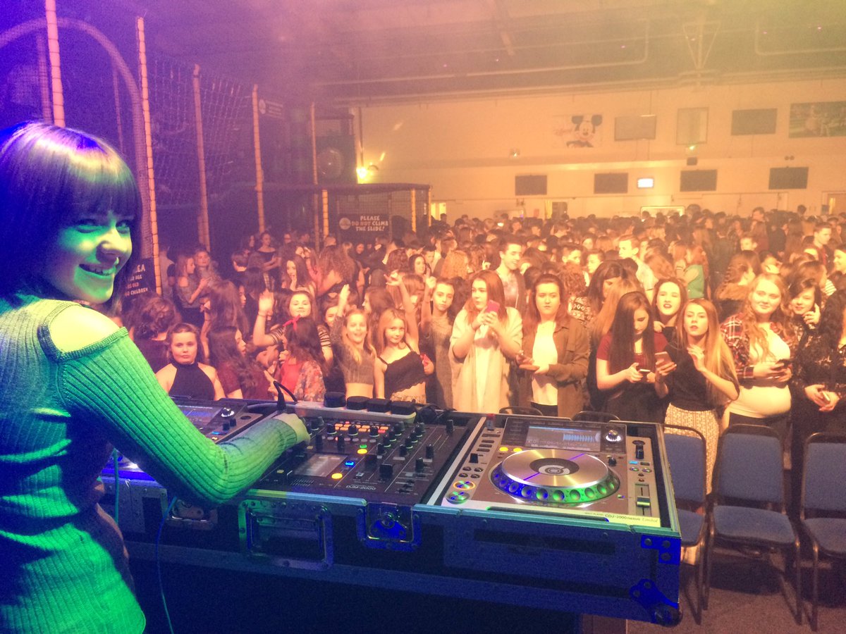 MartinDibble's tweet photo. @HawthornHighSch more pics of your students on DJ'n at our #bounceevent #martindibble #djworkshops #RCT brilliant https://t.co/vAB6GZQ1zd