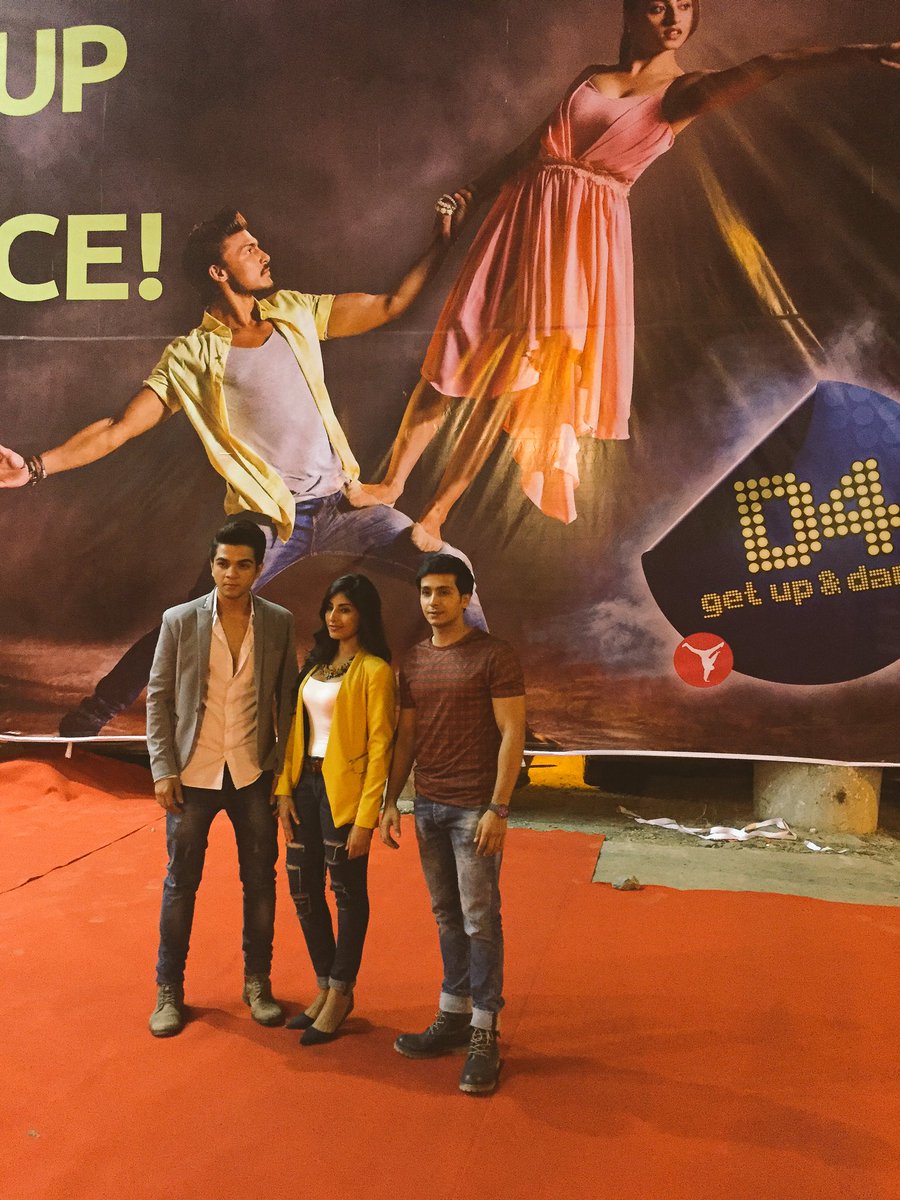 ChannelvIndia's tweet photo. The #SaddaHaq team at the #D4 launch! https://t.co/nr0aeoahVG