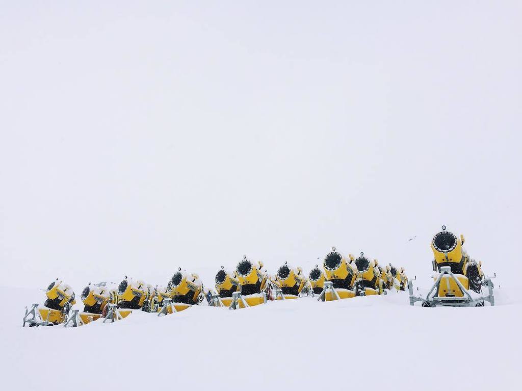 thomasreissmann's tweet image. Ready to shoot... #Laax #snow #snowgun #weaponofchoice