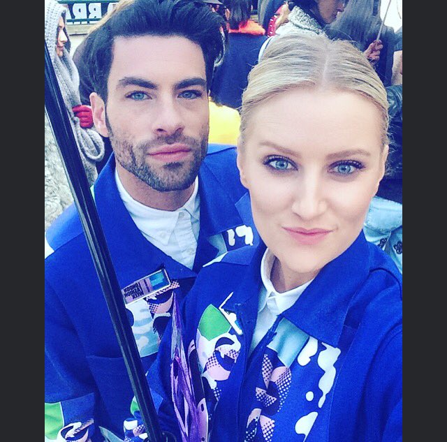runwaykatie's tweet photo. Staying dry under our bespoke #PeterPilotto umbrellas! #lfw #amexinvites #london #h'amazing @ladronmiguel https://t.co/pnIi2vTyTj