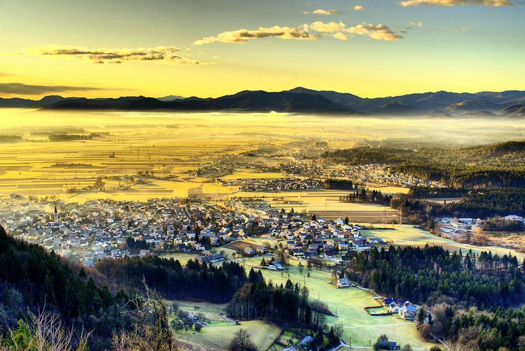 LibraryTravel's tweet image. Šmarjetna gora, view towards Škofja Loka, Slovenia. 😍😍 Tag your travel buddy! 😊🙌 #mytravel… ift.tt/1Q7w0x3