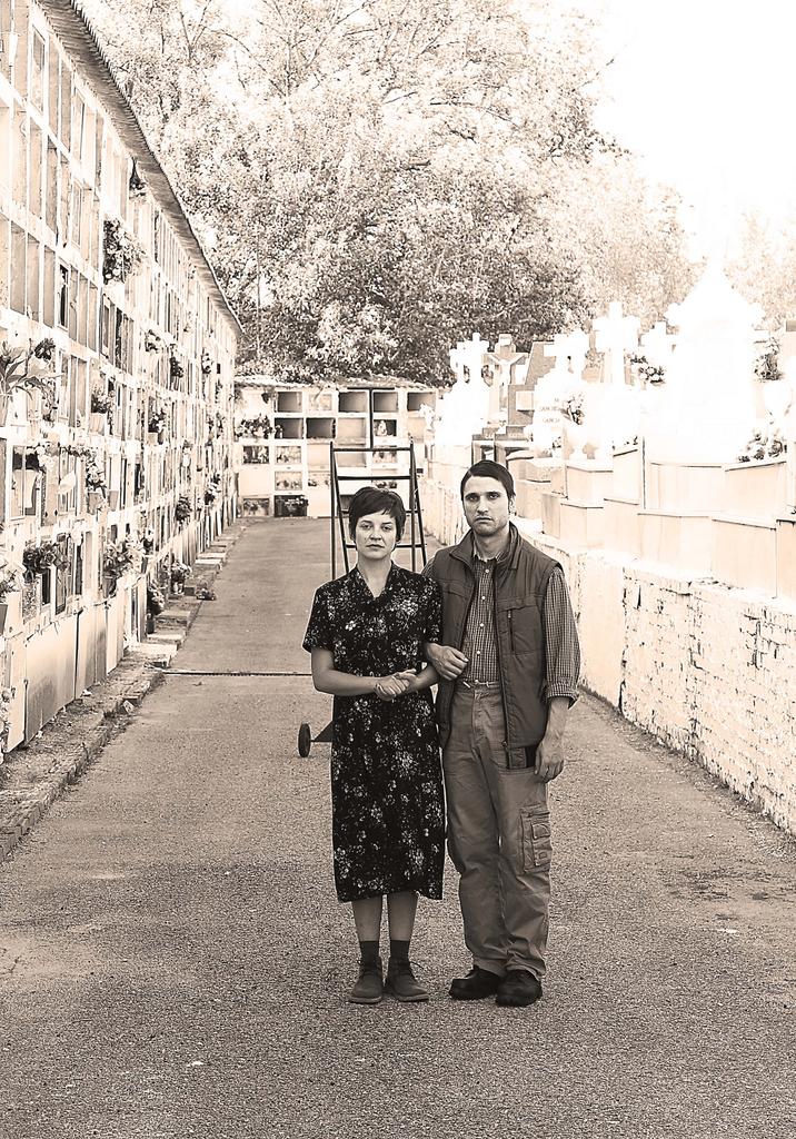 TeatroHermetico's tweet photo. Los hermanos Emilio y Luciana,  vinculo fraternal. #lunes 20:15 @teatrolara #teatro @VickyPeinado  @Manueldomingez_ https://t.co/PFO2Fx4Ix2